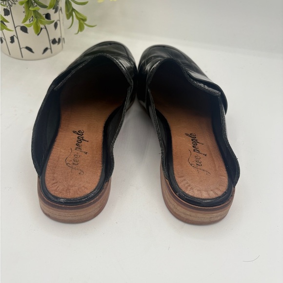 Free People Black Patent Leather Slip on Mules Size 38 - Picture 5 of 5